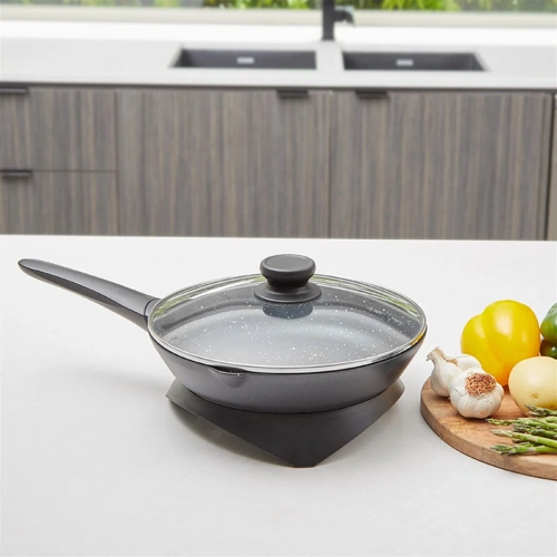 Westinghouse 26cm Skillet 1200W Tri-Leg Design with Pouring Spout